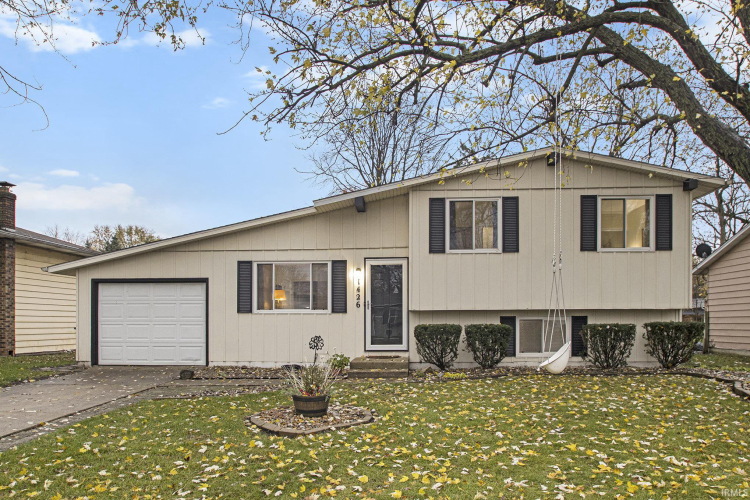 1426  Quincy Drive Mishawaka, IN 46544 | MLS 202445053