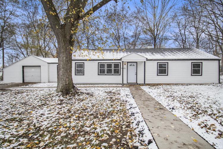 54405  Northern Avenue South Bend, IN 46635-1633 | MLS 202445211