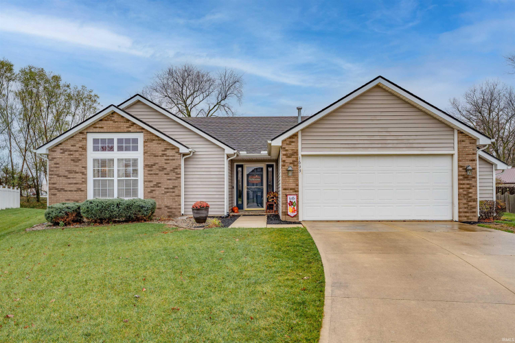 1633  Midsummer Night Cove  Fort Wayne, IN 46818 | MLS 202445234