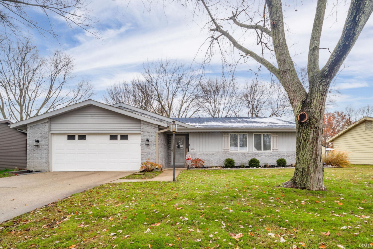 2204 W Village Drive Muncie, IN 47304-1762 | MLS 202445248