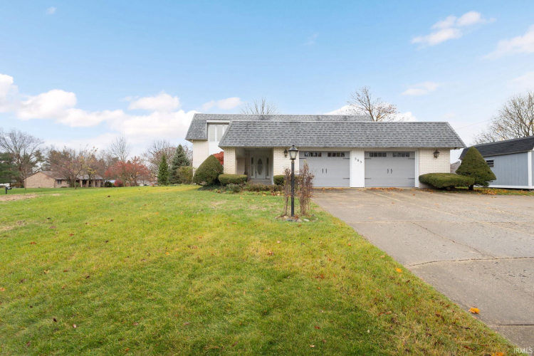 505  Skyview Drive Middlebury, IN 46540 | MLS 202445280