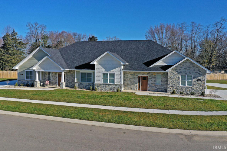 304  Blue River Drive Knightstown, IN 46148 | MLS 202445286