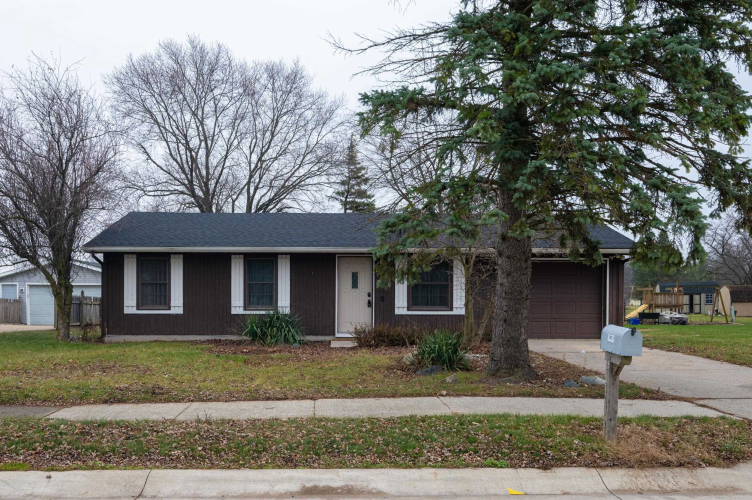 9461  Hemphill Drive Fort Wayne, IN 46819-2615 | MLS 202445477