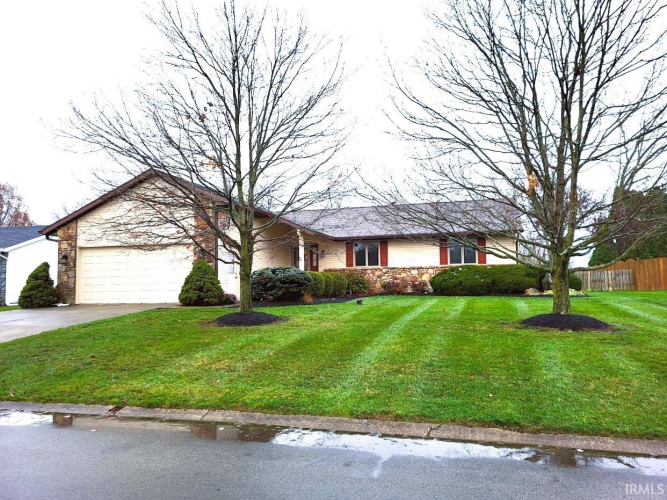 8213 N Seneca Drive Muncie, IN 47303 | MLS 202445503