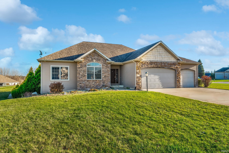 1198 N Shaleview Court Warsaw, IN 46582-5946 | MLS 202445711