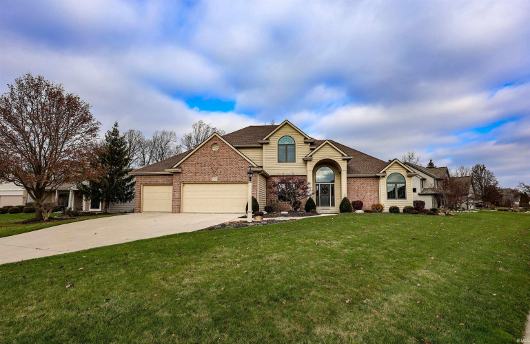 9529  Sugar Mill Drive Fort Wayne, IN 46835 | MLS 202445976