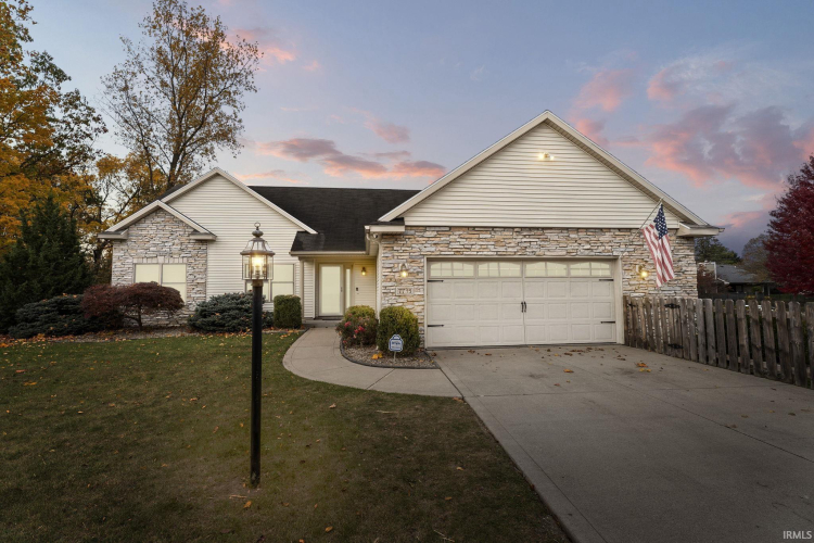 7735  Crosshill Court Fort Wayne, IN 46825 | MLS 202446109