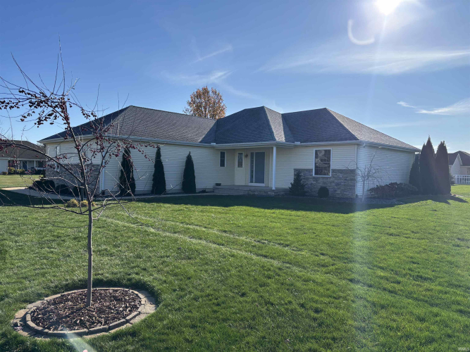 4379 N Basswood Drive Warsaw, IN 46582 | MLS 202446556