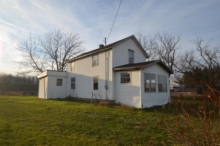 2564 S Lima Road Kendallville, IN 46755-3426 | MLS 202446851