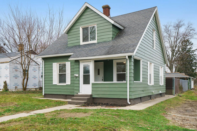 2101 S Taylor Street South Bend, IN 46613-2136 | MLS 202446896