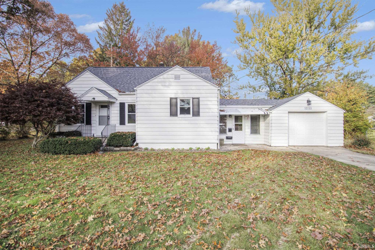 52133  Kenilworth Road South Bend, IN 46637-3101 | MLS 202446953