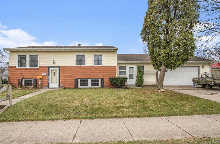 2306  Elwood Avenue South Bend, IN 46628-2911 | MLS 202446985