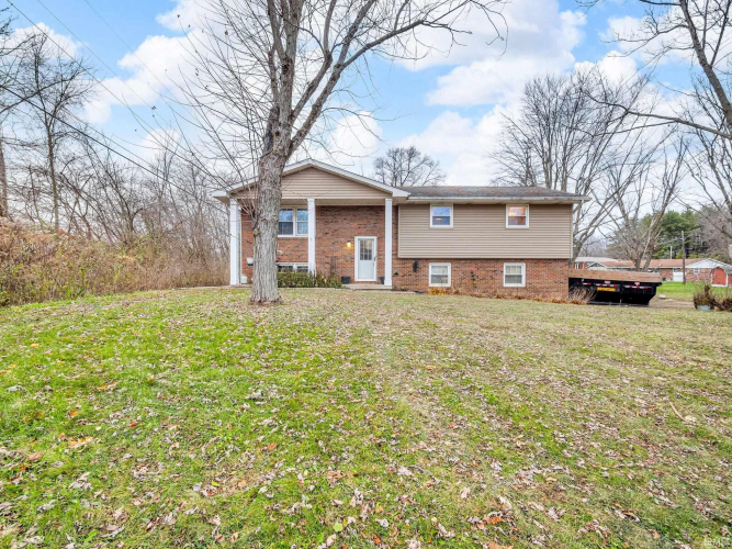 5821 S Arrow Road Yorktown, IN 47396-9719 | MLS 202447003