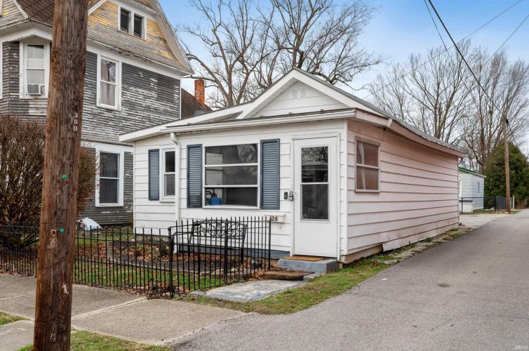 128 S Broadway Street Albany, IN 47320 | MLS 202447021