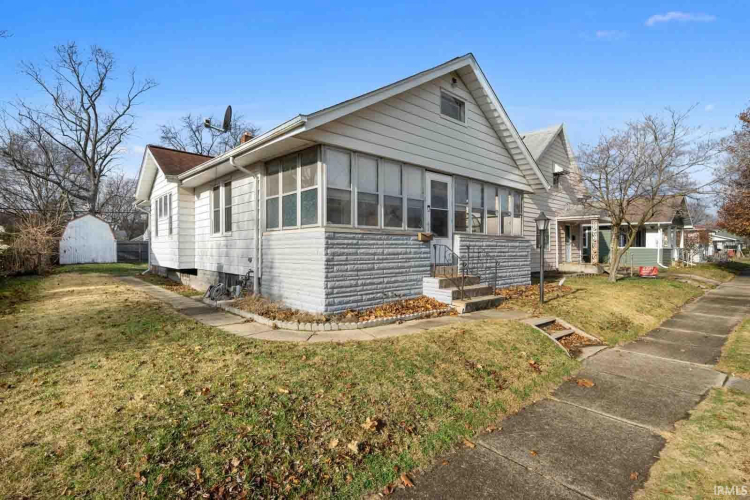 1017 S 34Th Street South Bend, IN 46615-1923 | MLS 202447039