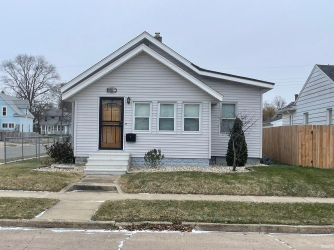 702 S 24Th Street South Bend, IN 46615-2114 | MLS 202447228