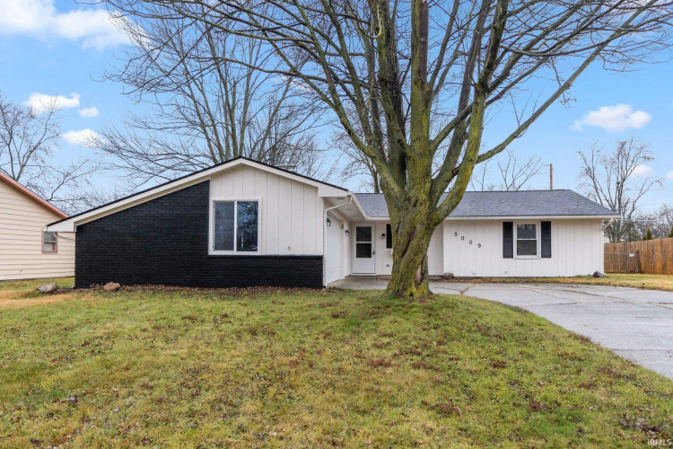 5009  Firwood Drive Fort Wayne, IN 46835 | MLS 202447417