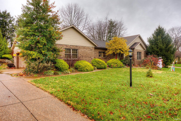 1708  Greenbrier Drive Mount Vernon, IN 47620 | MLS 202447458