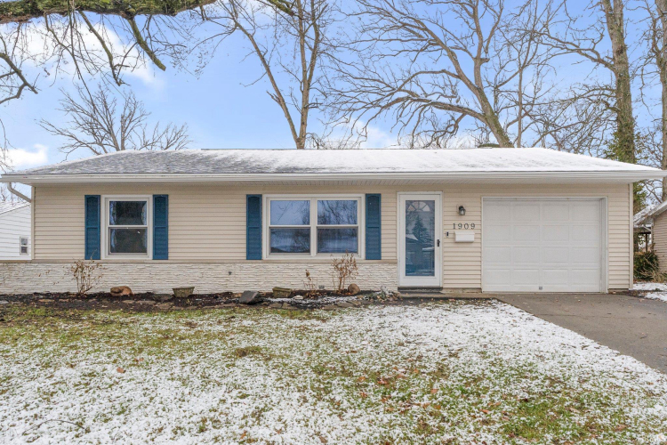 1909  Legoma Drive Fort Wayne, IN 46819 | MLS 202447796