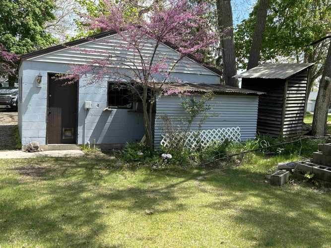 Listing Image 4