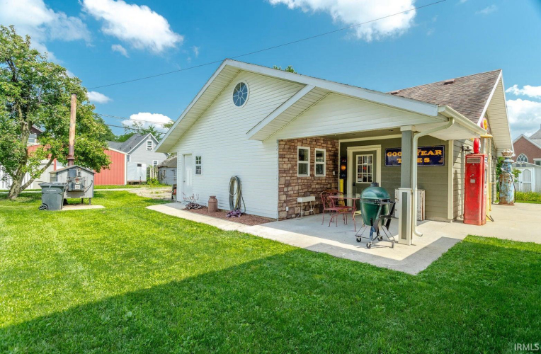 Listing Image 4