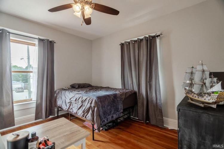 Listing Image 6