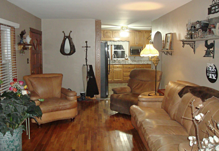 Listing Image 5