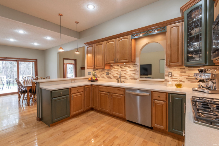 Listing Image 12