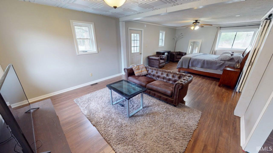 Listing Image 8