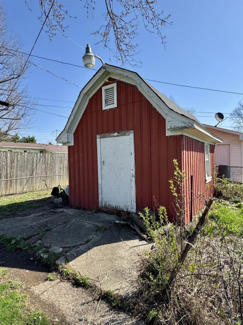 Listing Image 4