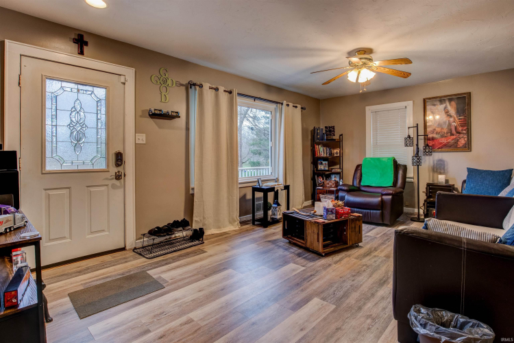 Listing Image 11