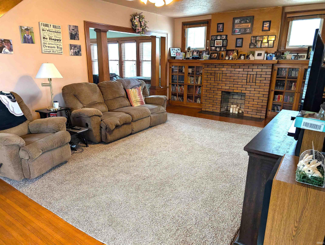 Listing Image 4