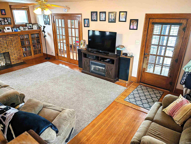 Listing Image 5