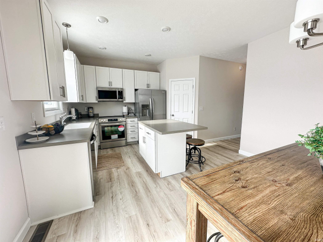 Listing Image 5