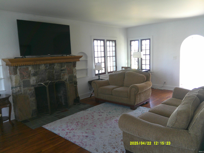 Listing Image 11