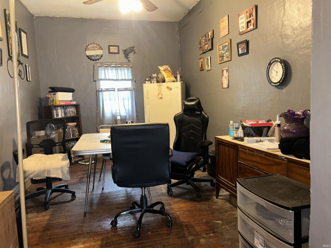 Listing Image 5