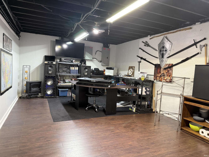 Listing Image 19