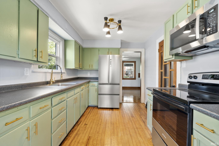 Listing Image 12