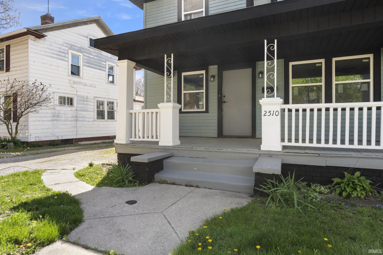 Listing Image 4