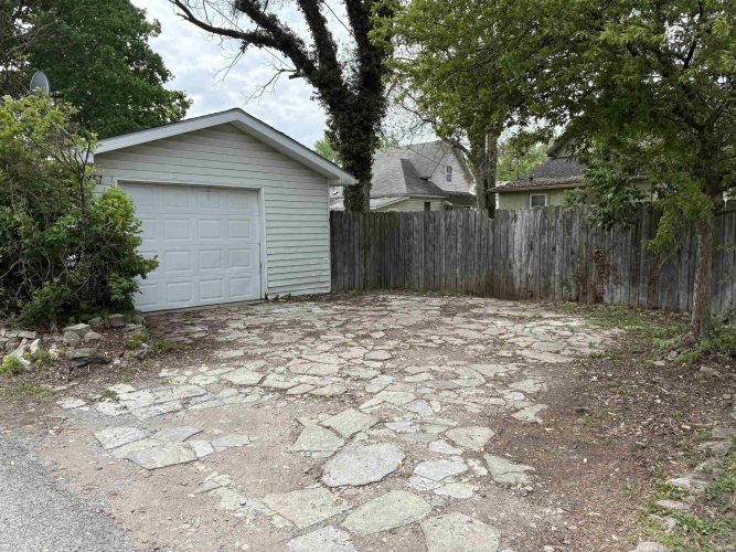 Listing Image 3