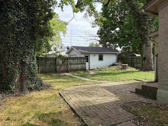 Listing Image 4