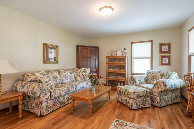 Listing Image 9