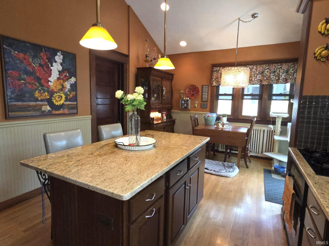 Listing Image 12