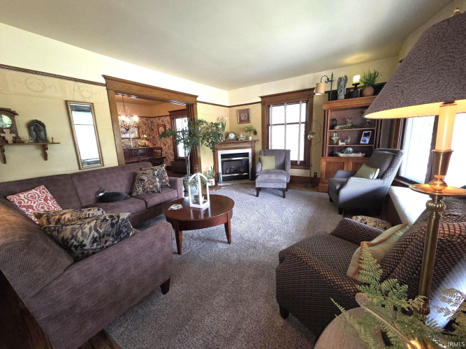 Listing Image 4