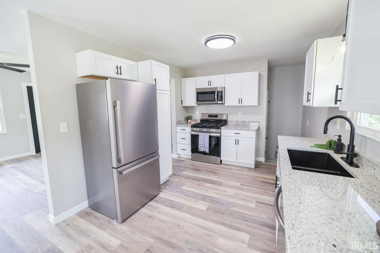Listing Image 12