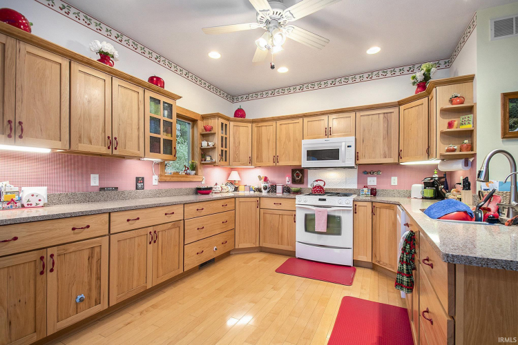 Listing Image 11
