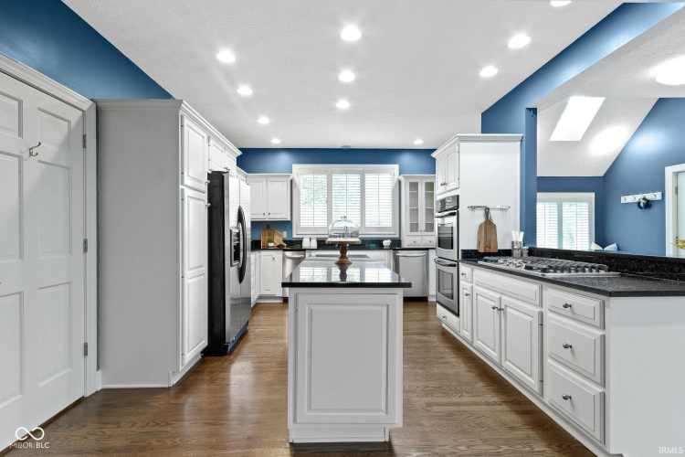 Listing Image 11