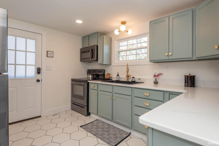 Listing Image 11