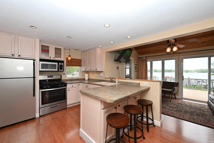 Listing Image 11