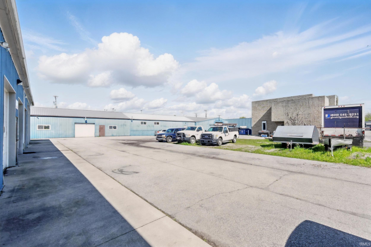 Listing Image 12